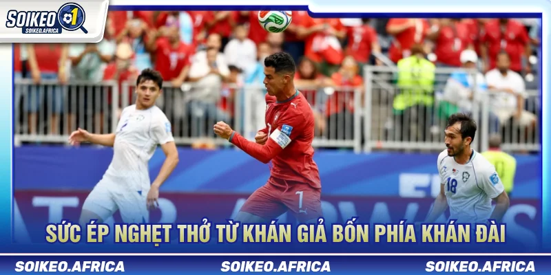 Khán giả ảnh hưởng đến sân nhà sân khách trong phân tích kèo